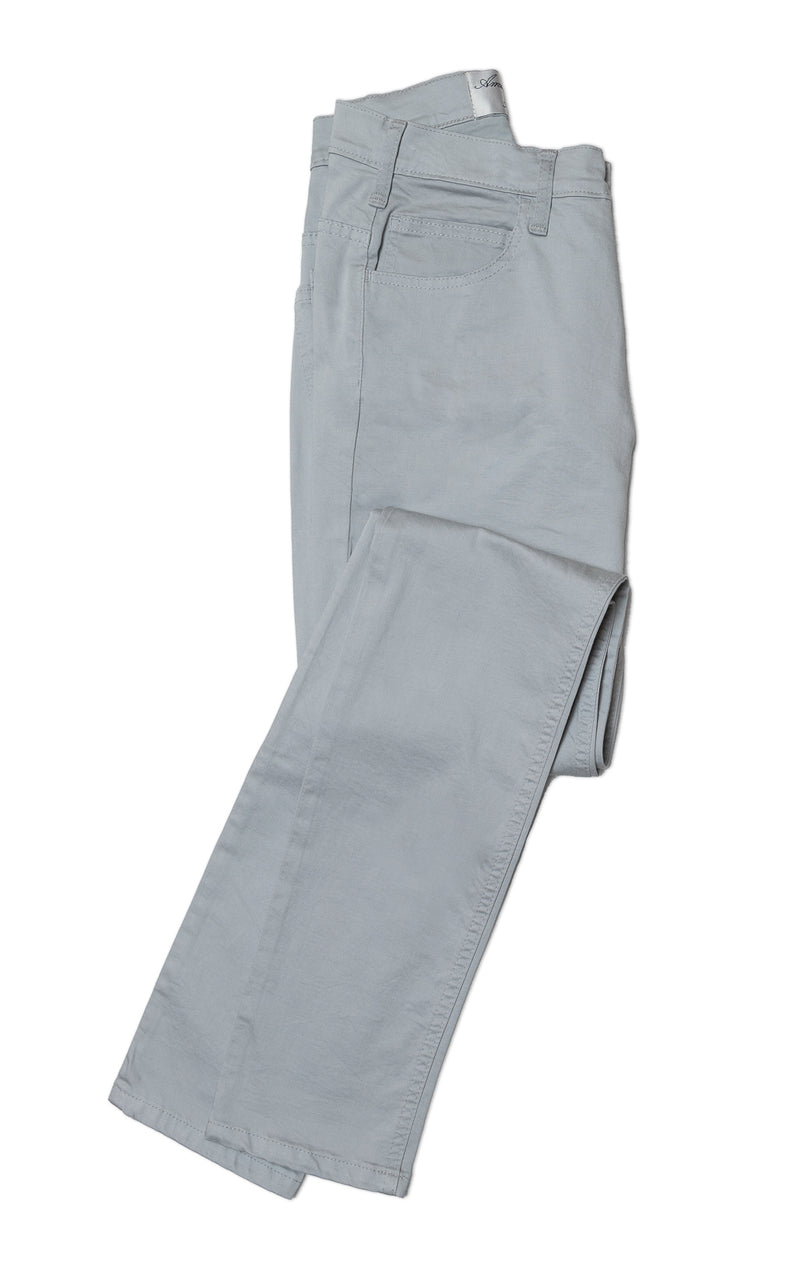 Photo studio pantalon en toile avec une coupe droite de couleur gris clair